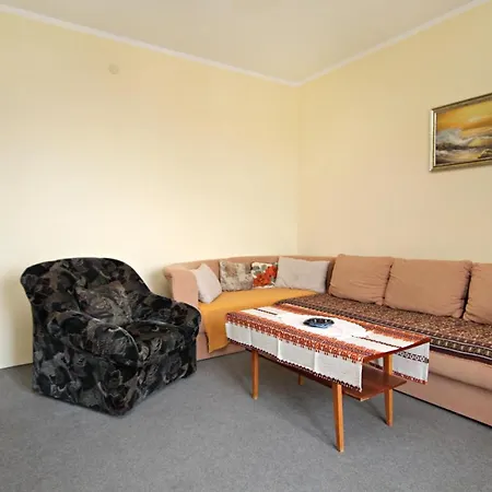 Apartment With A Parking Space - 5582 Novi Vinodolski