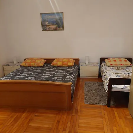 Apartman With Parking Space - 5582 *