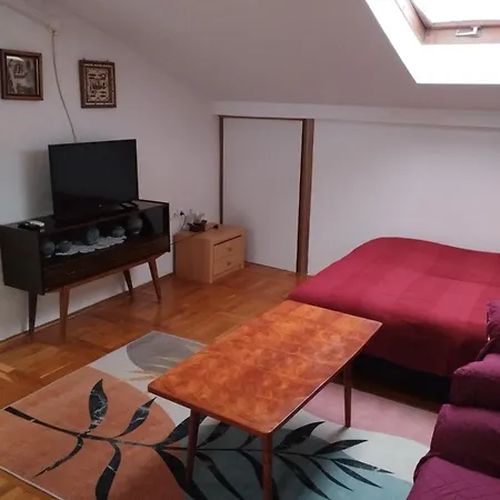 Apartment With Parking Space - 5582